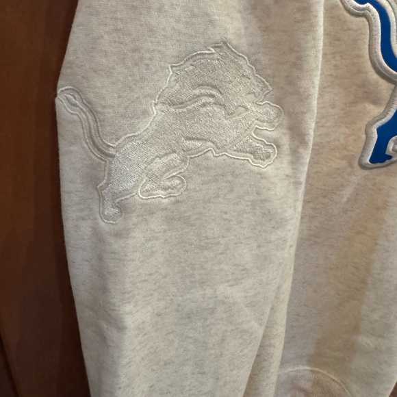 New with tags Detroit Lions sweatshirt - Picture 4 of 9